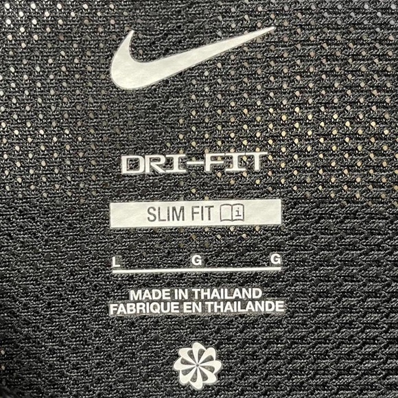 Nike Dri fit Slim Fit lightweight activewear sports soccer workout shirt - Picture 3 of 4